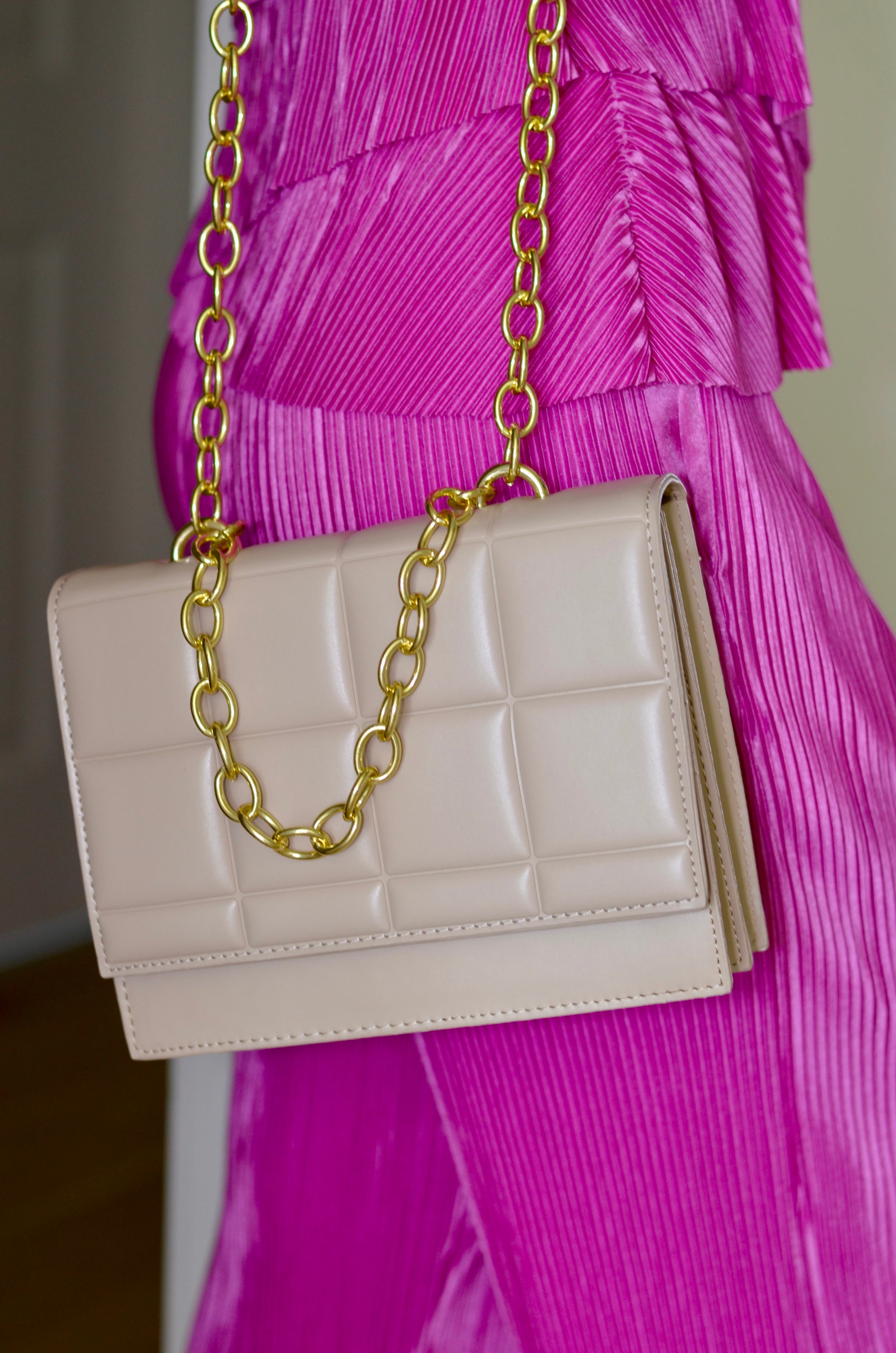 Light beige purse with gold chain