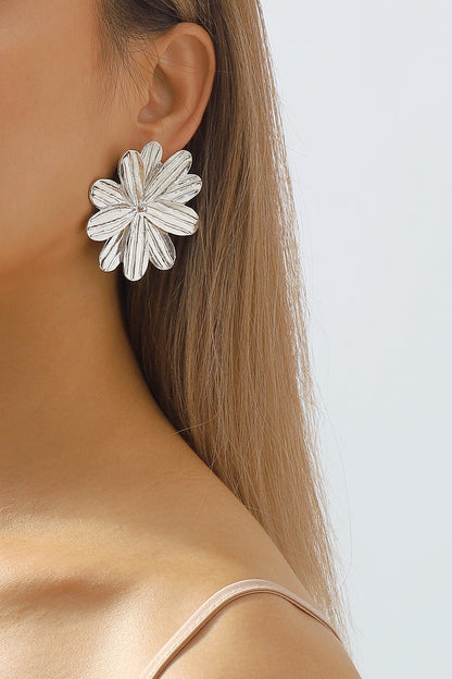 Metal Flower Earrings in Silver