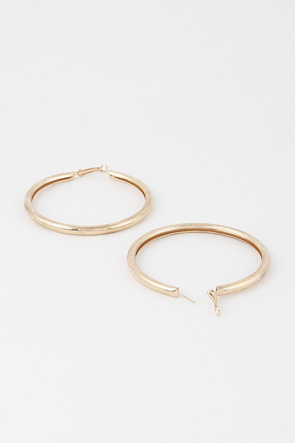 Wide Minimal Ribbed Hoop Earrings